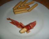 Foto del paso 3 de la receta: Perlas de melón galia con grisines de serrano