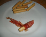 Foto del paso 3 de la receta: Perlas de melón galia con grisines de serrano