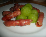 Foto del paso 4 de la receta: Perlas de melón galia con grisines de serrano