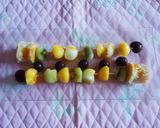 Foto del paso 5 de la receta: Brochetas de frutas y bizcocho con salsa de naranja y chocolate