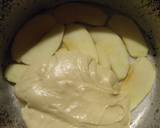 Foto del paso 3 de la receta Tarta simple de manzana con crema, pasas y canela 
