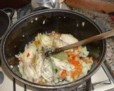 Foto del paso 1 de la receta: Guiso de alitas de pollo con papas y mostacholes