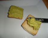 Foto del paso 3 de la receta: Tostadas con pavo, queso y puré de paltas
