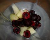 Foto del paso 2 de la receta: Licuado de melón y cerezas