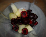 Foto del paso 2 de la receta: Licuado de melón y cerezas
