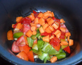 Foto del paso 1 de la receta: Salchichas en salsa de verduras