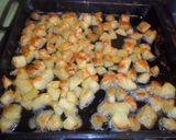 Foto del paso 2 de la receta: Rollitos de jamón y queso sobre dados de patatas al horno