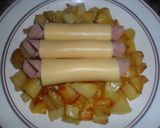 Foto del paso 4 de la receta: Rollitos de jamón y queso sobre dados de patatas al horno