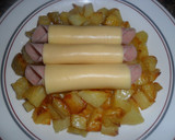Foto del paso 4 de la receta: Rollitos de jamón y queso sobre dados de patatas al horno