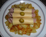 Foto del paso 5 de la receta: Rollitos de jamón y queso sobre dados de patatas al horno