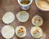 Foto del paso 2 de la receta: Pastelitos hojaldrados rellenos de jamón de pavo, queso holandés y aceitunas