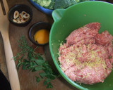 Foto del paso 1 de la receta: Pastelitos de carne y almendras con hierbas y salsa de pimientos morrones