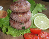 Foto del paso 4 de la receta: Pastelitos de carne y almendras con hierbas y salsa de pimientos morrones