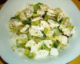Foto del paso 2 de la receta: Ensalada de pollo con salsa de soja y queso fresco