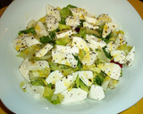 Foto del paso 2 de la receta: Ensalada de pollo con salsa de soja y queso fresco