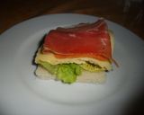Foto del paso 1 de la receta: Bocadillo con serrano, queso y remolacha
