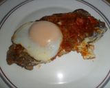 Foto del paso 7 de la receta: Chuletas de cerdo con salsa de tomate y huevos