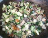 Foto del paso 1 de la receta: Timbal de calabacin con setas, huevo frito y chorizo de Jabugo
