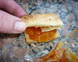 Foto del paso 3 de la receta: Cuadraditos azucarados rellenos de dulce de leche y zapallo