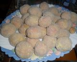 A picture of step 4 of Homemade Breaded and Fried Meatballs.