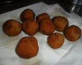 A picture of step 6 of Homemade Breaded and Fried Meatballs.