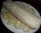 Foto del paso 2 de la receta: Arrollado de pionono relleno de quesos, palta y huevos con mayonesa al limón