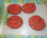 Foto del paso 3 de la receta: Hamburguesas rellenas de queso mozzarella, rebozadas y fritas