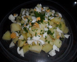 Foto del paso 4 de la receta: Ensalada de papas y huevos con mayonesa al ajo y limón