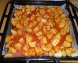 Foto del paso 4 de la receta: Patatas doradas al tomate