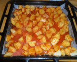 Foto del paso 4 de la receta: Patatas doradas al tomate