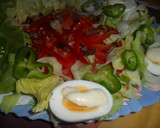 Foto del paso 5 de la receta: Ensalada de tomate con salsa de mayonesa al ajo