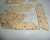 Foto del paso 4 de la receta: Palitos de hojaldre rebozados en queso rallado y sésamo