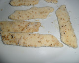 Foto del paso 4 de la receta: Palitos de hojaldre rebozados en queso rallado y sésamo