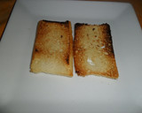 Foto del paso 1 de la receta: Salchicha de cerdo sobre tostadas con vinagreta de tomates frescos