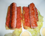Foto del paso 5 de la receta: Salchicha de cerdo sobre tostadas con vinagreta de tomates frescos