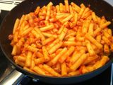 Pasta con trocitos de carne y calabacín a la Marimar