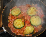 Foto del paso 3 de la receta: Calabacines con tomates y beicon