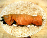 Foto del paso 1 de la receta: Wrap integral de salmón ahumado, calabacín y requesón