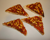 Foto del paso 2 de la receta: Canapés de sobrasada con piñones y miel