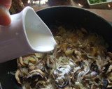 Foto del paso 4 de la receta: Pasta con pollo, setas y nata