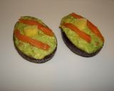 Foto del paso 4 de la receta: Aguacates rellenos de salmón y piña