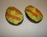 Foto del paso 4 de la receta: Aguacates rellenos de salmón y piña