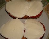 Foto del paso 2 de la receta: Tostas de mozzarella fresca a la albahaca
