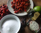 Foto del paso 1 de la receta: Jalea casera de escaramujos