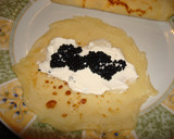 Foto del paso 2 de la receta: Crêpes de queso y caviar