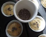 Foto del paso 4 de la receta: Magdalenas de plátano con chocolate