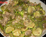 Foto del paso 7 de la receta: Revuelto de macarrones con gambas, espárragos y champiñones