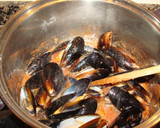 Foto del paso 2 de la receta: Mejillones a la marinera picantes