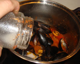 Foto del paso 3 de la receta: Mejillones a la marinera picantes