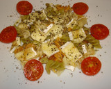 Foto del paso 3 de la receta: Ensalada tibia de pasta, queso brie y jamón iberico